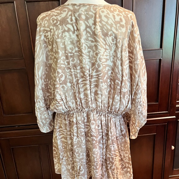 Plus size blouse - Picture 2 of 3